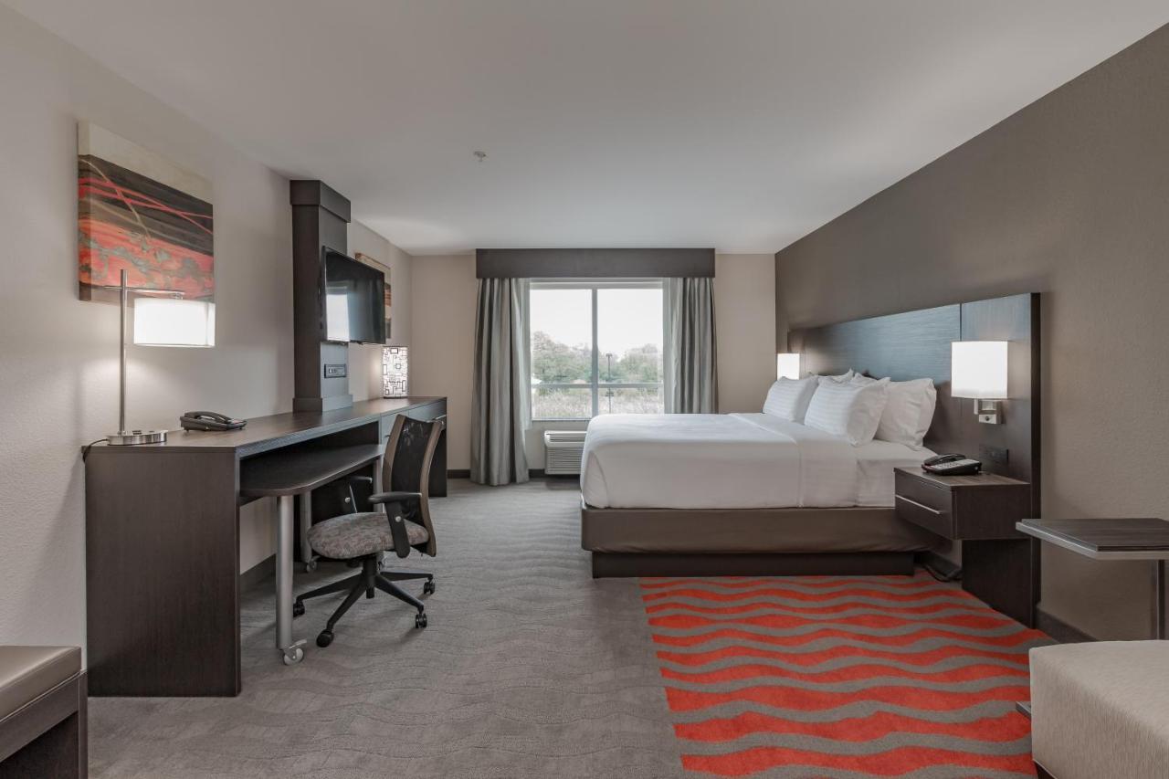 King Room Mobility Access or Hearing Accessible,965285353:JPEG
